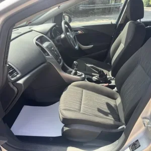 VAUXHALL ASTRA EXCLUSIV 1.6 5 DOOR*LOW MILEAGE*ONLY 52,00 MILES*ONE OWNER* - Image 5