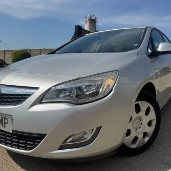 VAUXHALL ASTRA EXCLUSIV 1.6 5 DOOR*LOW MILEAGE*ONLY 52,00 MILES*ONE OWNER*