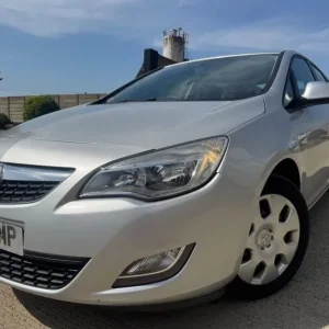 VAUXHALL ASTRA EXCLUSIV 1.6 5 DOOR*LOW MILEAGE*ONLY 52,00 MILES*ONE OWNER*