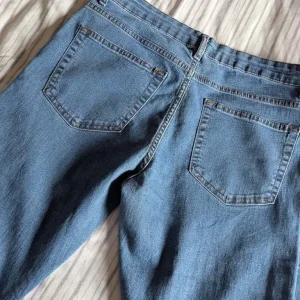 32" Waist Men's Jeans - Image 3