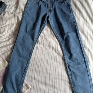 32" Waist Men's Jeans
