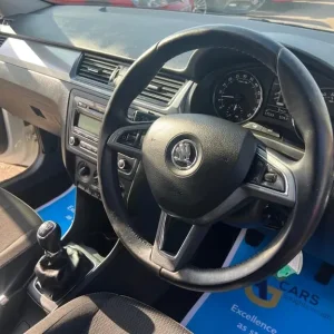 2014 Skoda Rapid Spaceback 1.6 TDI SE Euro 5 5-door Hatchback Diesel Manual - Image 3