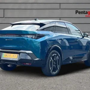 Peugeot E-3008 5-door Electric SUV with 73kWh battery - Image 4