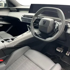 Peugeot E-3008 5-door Electric SUV with 73kWh battery - Image 5