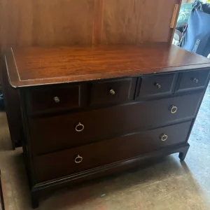 Stag minstrel chest of drawers