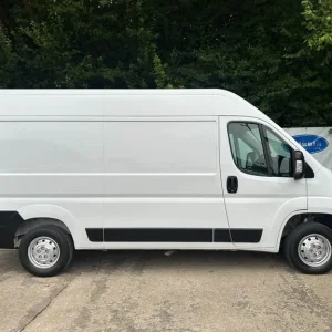 2023 Vauxhall Movano 2.2 Turbo D 140ps White Panel Van Manual - Image 8