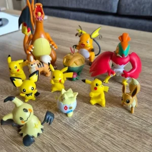 Pokemon backpack playset and figures - Image 5