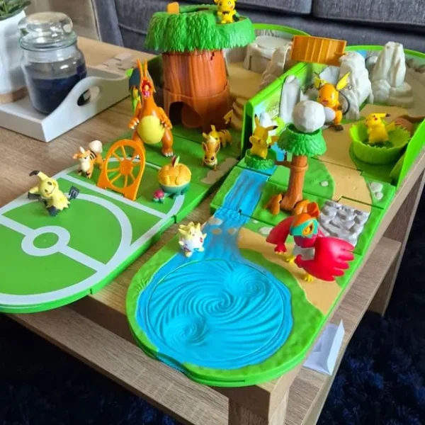 Pokemon backpack playset and figures