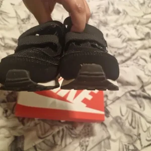 Infant size 7.5 Nike Flex Runner 2 - Image 5