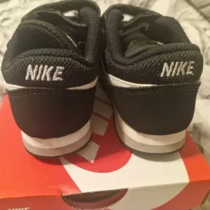 Infant size 7.5 Nike Flex Runner 2 - Image 6