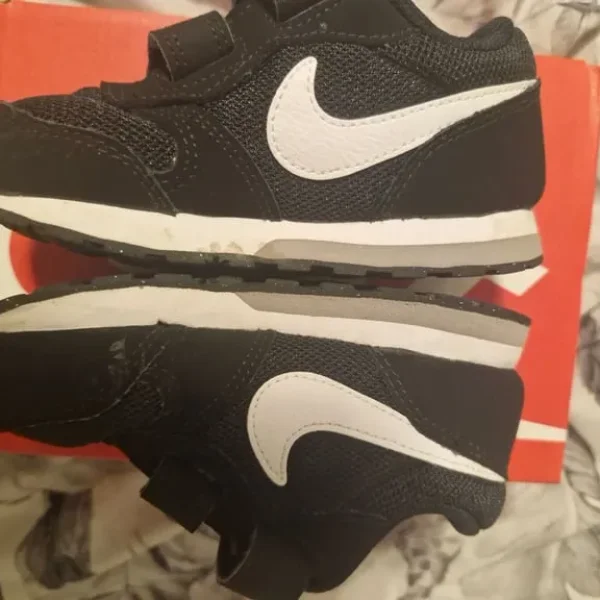 Infant size 7.5 Nike Flex Runner 2