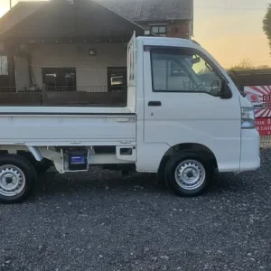 Daihatsu Hi-Jet Mini Pickup 650cc 4WD Japanese Import 2009 22k miles - Image 2