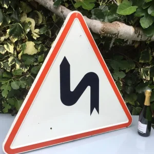 VINTAGE FRENCH ENAMEL TRAFFIC SIGN SHARP BENDS VIRAGES 1973 - Image 3