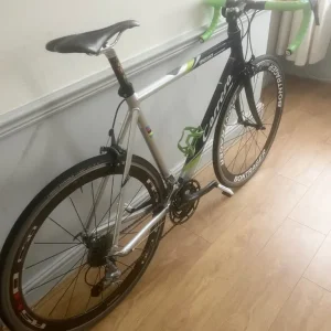 Carrera Vengeance magnesium road bike - Image 3