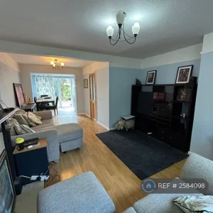3 bedroom semi-detached house in Birdhill Avenue