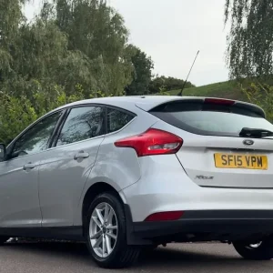 2015 Ford Focus 1.0T EcoBoost Zetec 5-door hatchback - Image 4