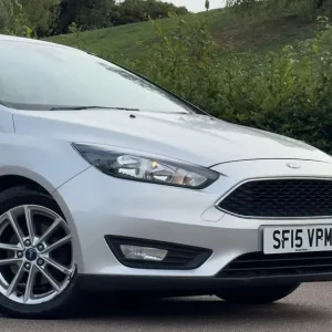 2015 Ford Focus 1.0T EcoBoost Zetec 5-door hatchback - Image 5