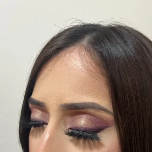 freelance makeup artist - Image 3