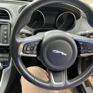 2017 Jaguar XE Saloon - Image 6