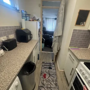 1 Bedroom Flat – Quiet, Well-Set Up, Close to Everything - Image 4