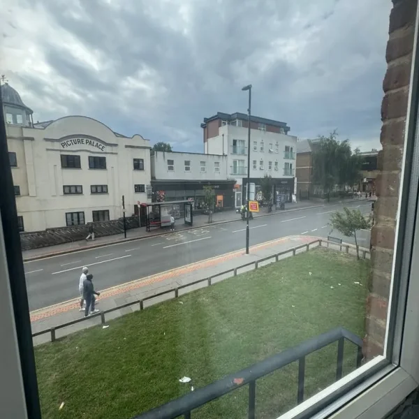 1 Bedroom Flat – Quiet, Well-Set Up, Close to Everything