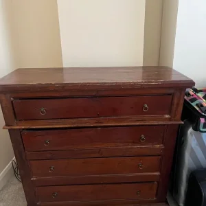Mahogany chest of drawers