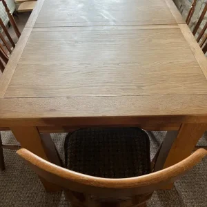 Extendable dining table and chairs - Image 3