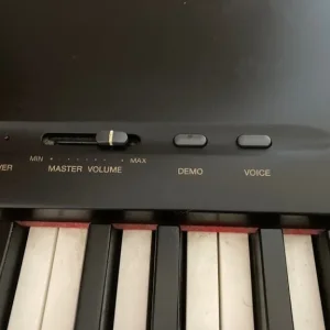 Yamaha P60 88-note weighted electric piano keyboard - Image 3