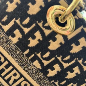 Handbag with shoulder strap - Image 6