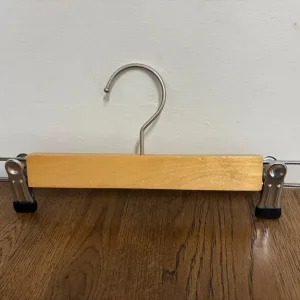 Wooden clippy coat hangers - Image 2