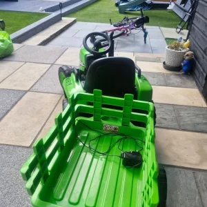 Ride on electric tractor and trailer - Image 3