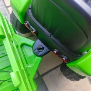 Ride on electric tractor and trailer - Image 4