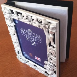 Silver-plated baby photo album and small gifts - Image 4