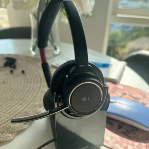 Plantronics Voyager Focus headset