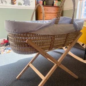 Clair de Luna Palm Moses Basket with stand - Image 4