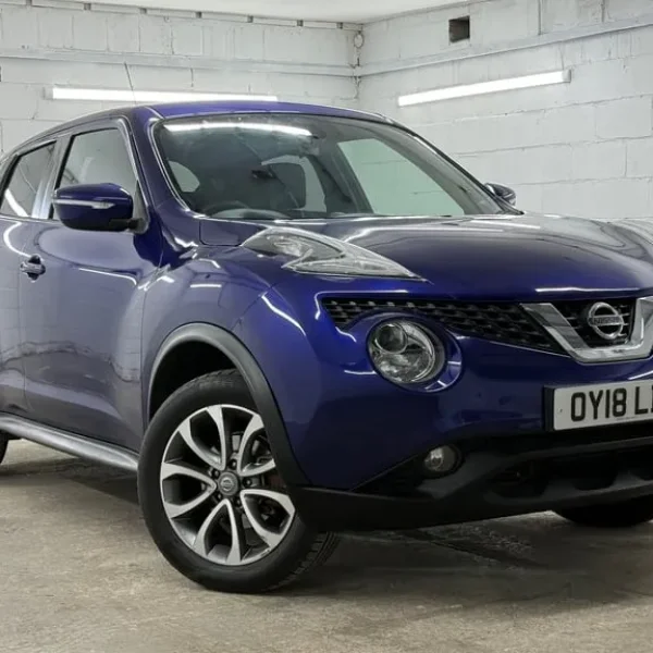 2018 Nissan Juke 1.6 Tekna 5-door hatchback in blue