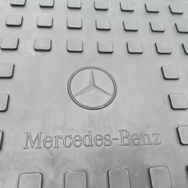 Mercedes GLC bootliner