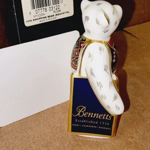 Royal Crown Derby Bennettes Shopper Bear Paperweight - Image 3