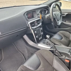 2017 Volvo V40 2.0 T2 R-Design Nav Plus Euro 6 (s/s) 5dr Hatchback - Image 3