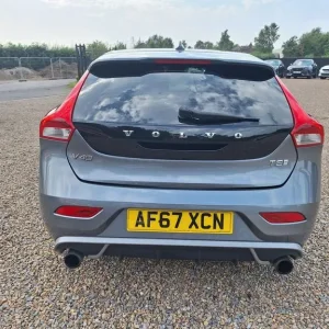 2017 Volvo V40 2.0 T2 R-Design Nav Plus Euro 6 (s/s) 5dr Hatchback - Image 5