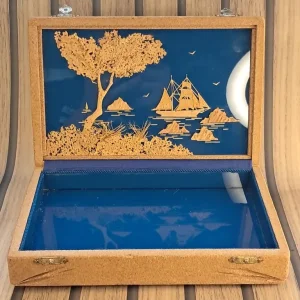 Vintage jewellery box with cork base and glass bottom - Image 2