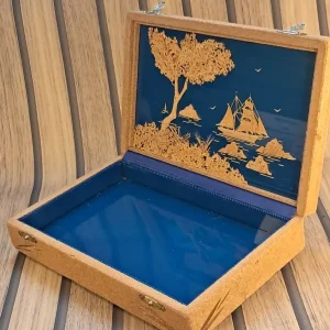 Vintage jewellery box with cork base and glass bottom - Image 7
