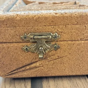 Vintage jewellery box with cork base and glass bottom - Image 8