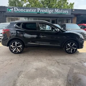 2018 Nissan Qashqai 1.2 DIG-T Tekna+ SUV - Image 2