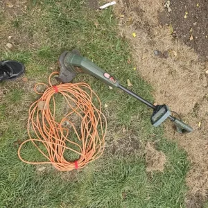 Old black and decker strimmer - Image 2