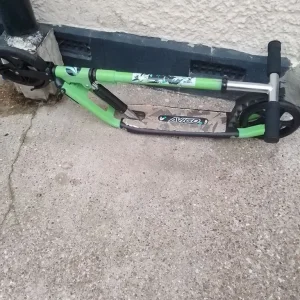 Adult fold up scooter in new condition - Image 5
