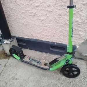 Adult fold up scooter in new condition - Image 6
