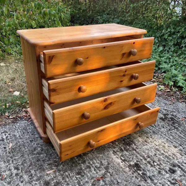 Chest of drawers