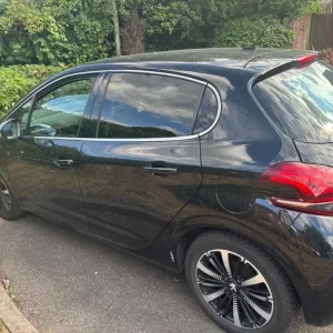 Peugeot 208 Hatchback 2018 Manual - Image 3