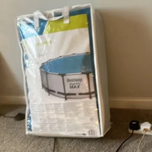 Swimming pool solar cover